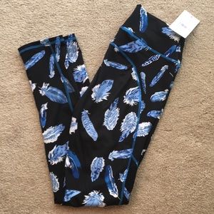 NWT Beautiful black/blue feather leggings